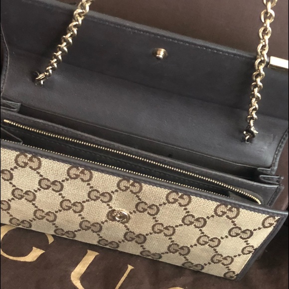 Gucci clutch and wristlet wallet with gold chain - Picture 5 of 8